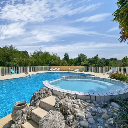 Сasa de vacaciones Gite In A Holiday Park With Pool *