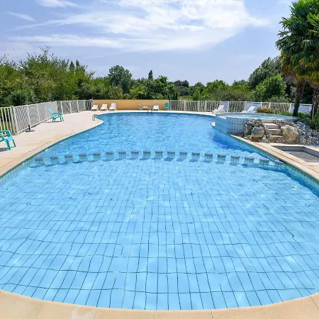Gite In A Holiday Park With Pool Сasa de vacaciones *