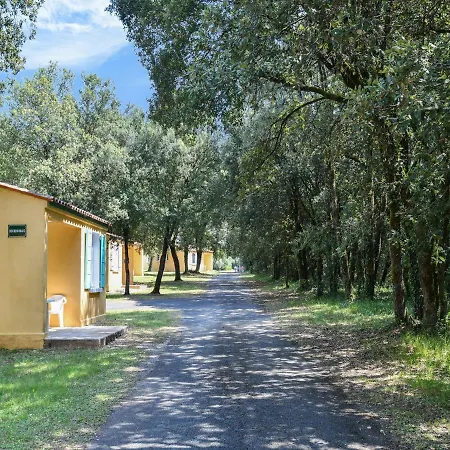 Gite In A Holiday Park With Pool Сasa de vacaciones *